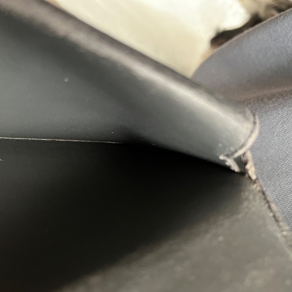 LOUIS VUITTON Porte-Tresor International Black Monogram Matte Wallet Crossbody - Picture 16 of 16